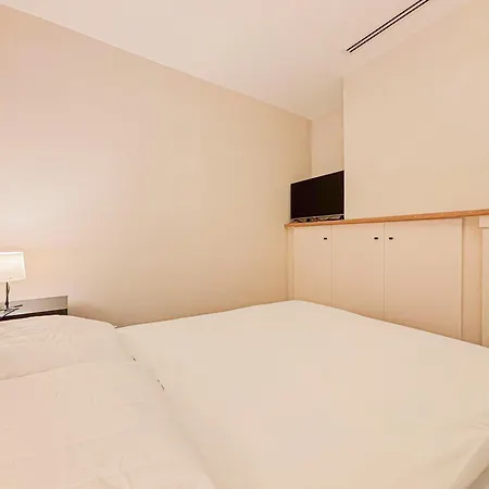 Petit Cocon Au Coeur Du Vieux-nice, Wifi, Ac, 2pers * Nice